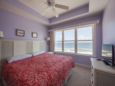 Beachfront  Duplex with Pool Accommodates 25 Guests